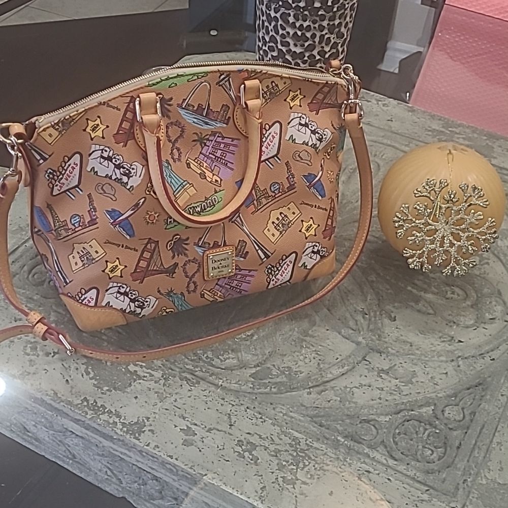 𝅺Dooney & Bourke Americana Landmark  Tote Versatile Satchel Limited Edition